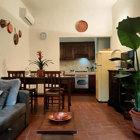 overlooking’s Duomo apartment in Mercato Centrale Firenze Esterno foto