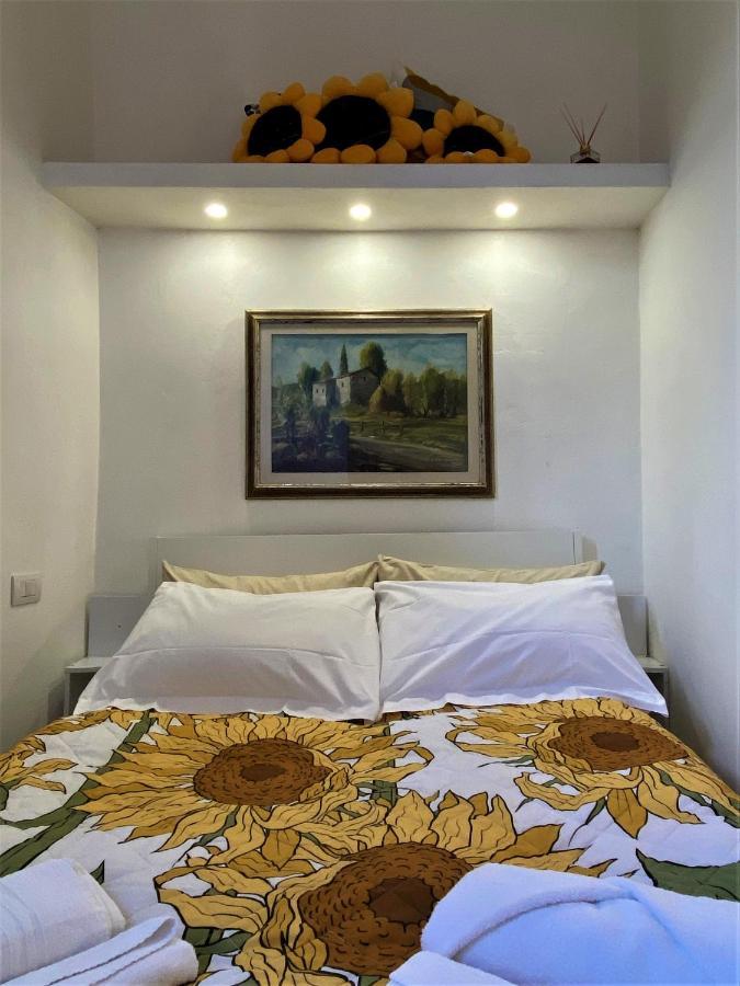 overlooking’s Duomo apartment in Mercato Centrale Firenze Esterno foto
